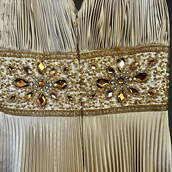 Cache Luxe Gold Dress embedded Jewels - Picture 6 of 8